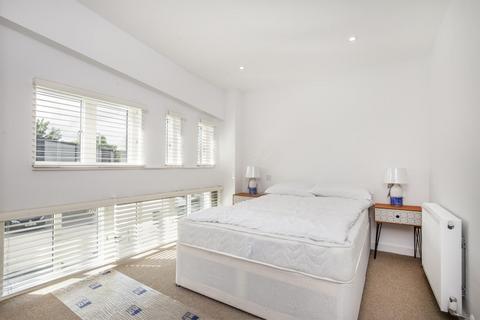 2 bedroom flat to rent, Elm Grove, London, SW19