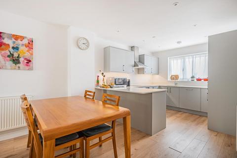 4 bedroom semi-detached house for sale, Barnes End, New Malden