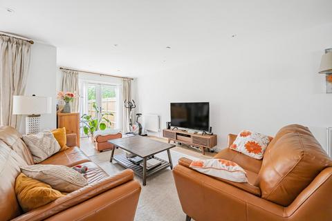 4 bedroom semi-detached house for sale, Barnes End, New Malden