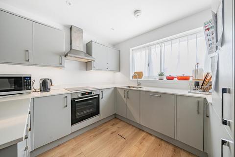42 Barnes End, New Malden, KT3 6PB