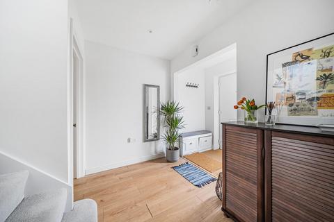 42 Barnes End, New Malden, KT3 6PB