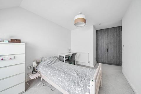 42 Barnes End, New Malden, KT3 6PB