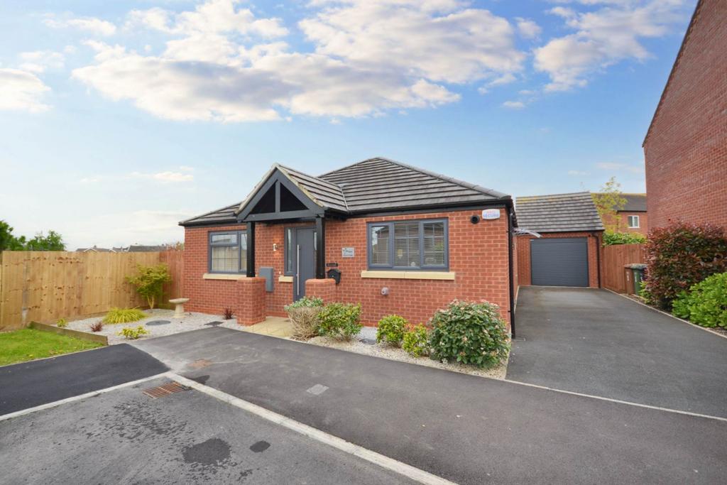 Birch Field, Evesham, Worcestershire 3 bed detached bungalow for sale