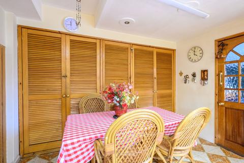14 Kelvinbrook, West Molesey, KT8 1RZ