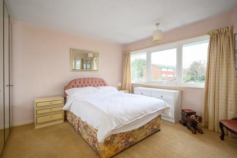 14 Kelvinbrook, West Molesey, KT8 1RZ