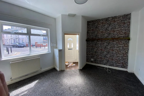 3 bedroom end of terrace house to rent, Blessington Road, Liverpool L4
