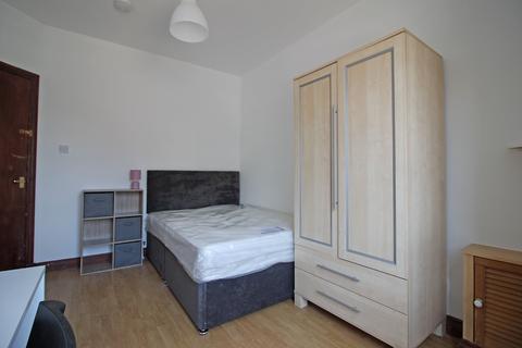 5 bedroom flat to rent, Barnton Street, Stirling, FK8