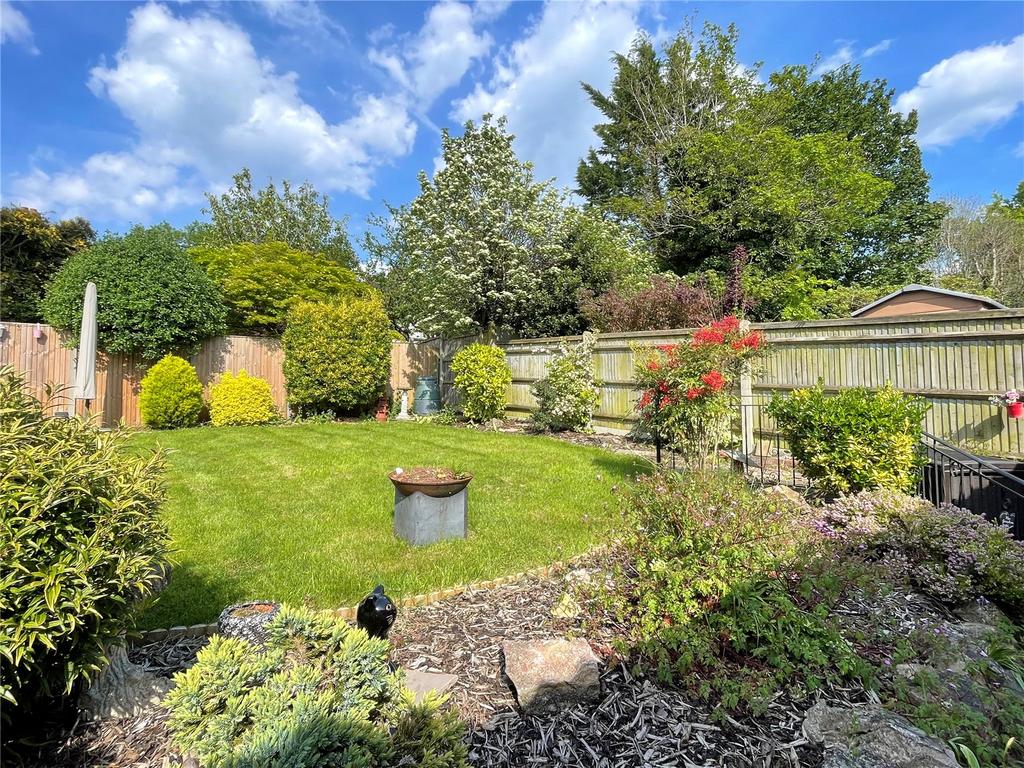 Ridge Langley, South Croydon, Surrey... 2 bed bungalow £1,750 pcm (£