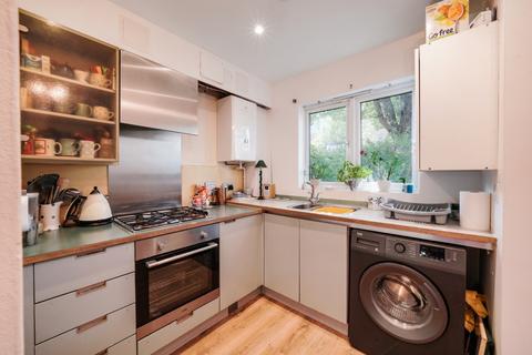 2 bedroom flat to rent, Elvedon Road, Lower Feltham, TW13