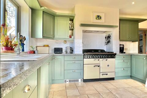 5 bedroom detached house for sale, Lymington Road, Milford on Sea, Lymington, Hampshire, SO41