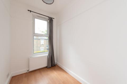 3 bedroom flat to rent, Walthamstow, London E17