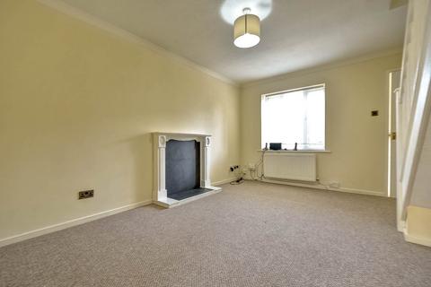 2 bedroom semi-detached house to rent, Hales Entry, Hull, HU9