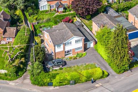 4 bedroom detached house for sale, The Drive, Oakley