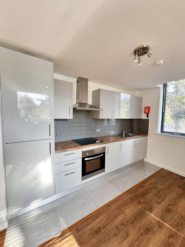 Bromham Road, Bedford MK40 2 bed apartment to rent £1,250 pcm (£288 pw)