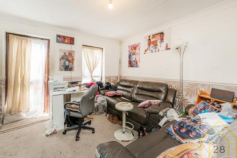 2 bedroom end of terrace house for sale, Bowyer Close, London E6