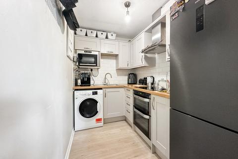 1 bedroom flat for sale, Cypress Court, Grange Road, Gillingham, Kent, ME7