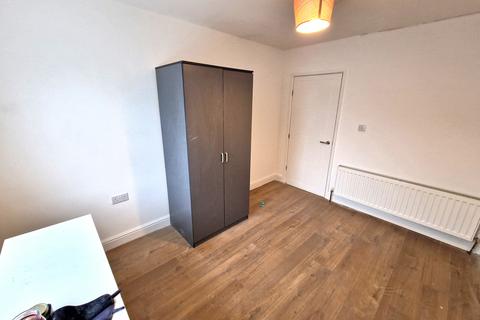 Luton - 1 bedroom in a house share to rent