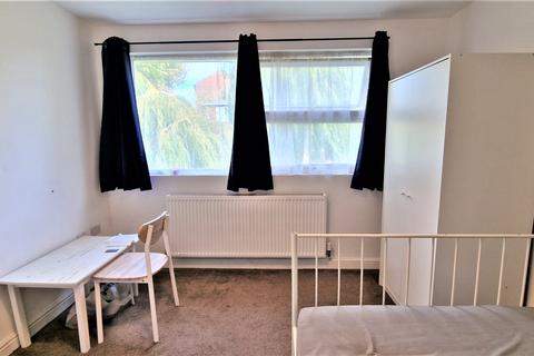 1 bedroom in a house share to rent, Luton, LU2