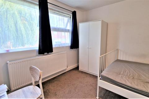 1 bedroom in a house share to rent, Luton, LU2