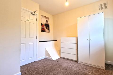 undefined, Luton, LU2