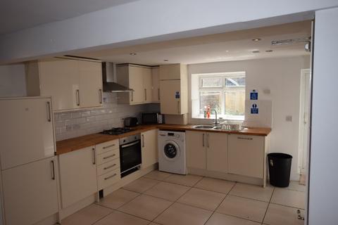 6 bedroom terraced house to rent, Hood Street, Northampton NN1