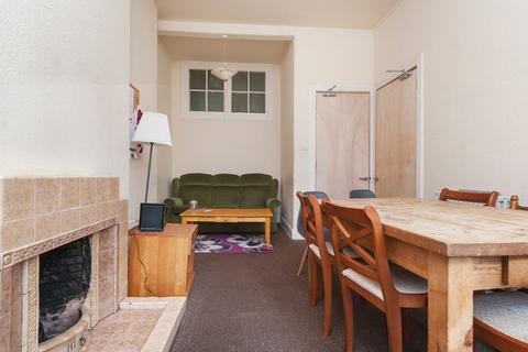 4 bedroom flat to rent, 0203L – Marchmont Road, Edinburgh, EH9 1HS