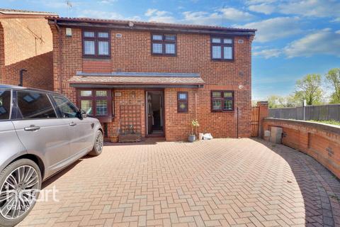 4 bedroom detached house for sale, Manor Way, Grays