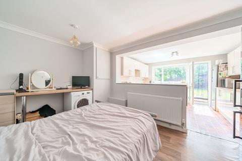 19 Arnold Avenue, Gonerby Hill Foot, Grantham, NG31 8HN