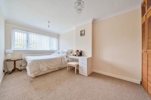 19 Arnold Avenue, Gonerby Hill Foot, Grantham, NG31 8HN