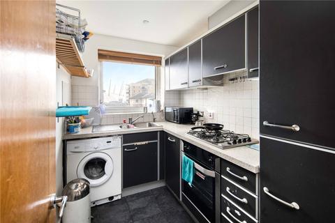 2 bedroom flat to rent, Sail Court, 15 Newport Avenue, London, E14