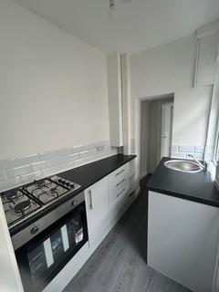 1 bedroom flat to rent, Courtybella Terrace, Newport NP20