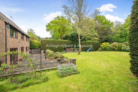 18 Pickwick Way, Chislehurst, BR7 6RZ