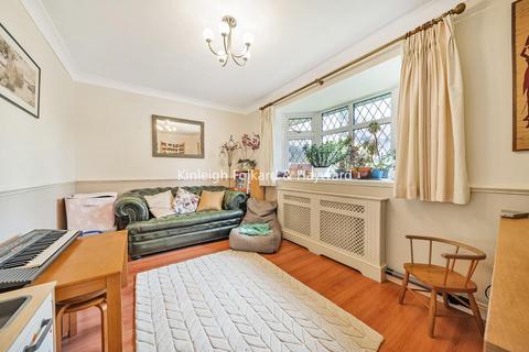 18 Pickwick Way, Chislehurst, BR7 6RZ