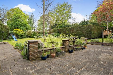 18 Pickwick Way, Chislehurst, BR7 6RZ