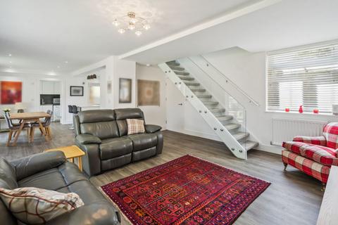 5 Dupre Crescent, Wilton Park, Beaconsfield, HP9 2RW