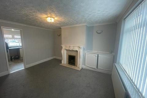2 bedroom house to rent, Stockport Road, Denton,