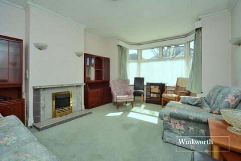 17 Hill Crescent, Worcester Park, KT4 8NB