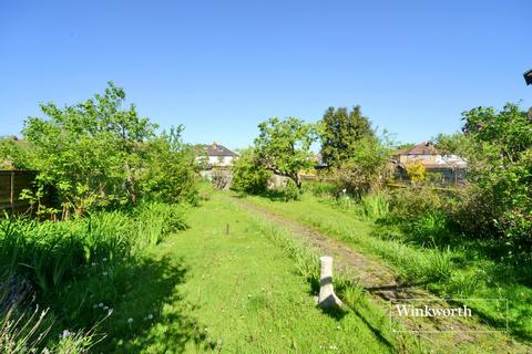 17 Hill Crescent, Worcester Park, KT4 8NB