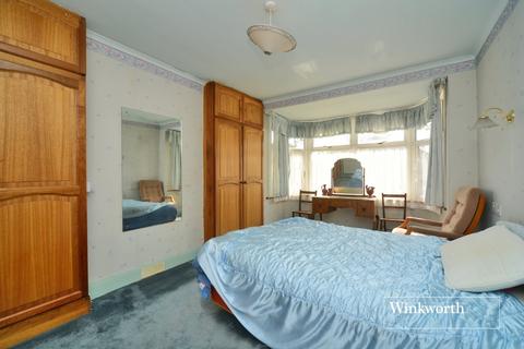 17 Hill Crescent, Worcester Park, KT4 8NB
