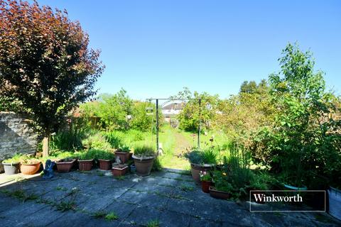 17 Hill Crescent, Worcester Park, KT4 8NB