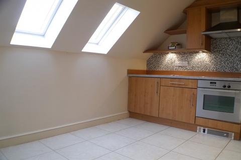 2 bedroom flat to rent, 10 Paveley House, Fishbourne Road East, Chichester, PO19