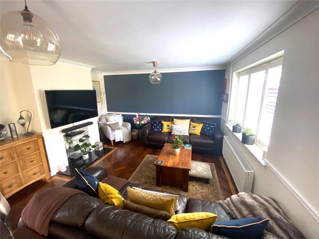 Ferndale Road, Rayleigh, Essex, SS6 3 bed semidetached house for sale