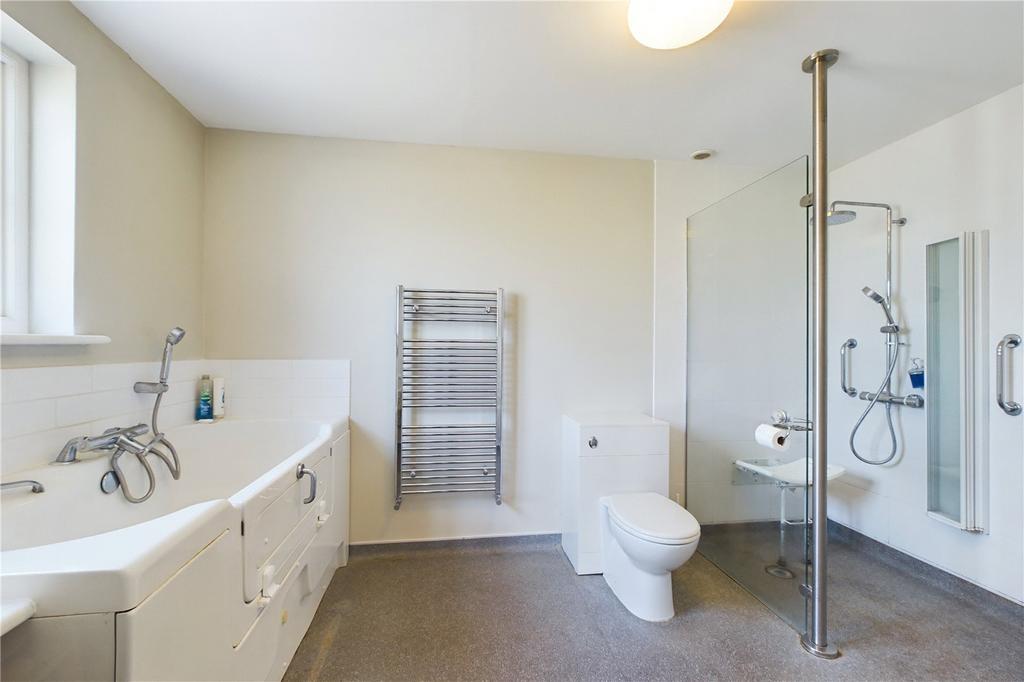 En-Suite (Bed 5)