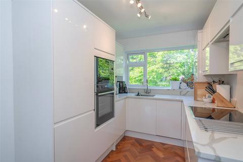 2 bedroom apartment for sale, Cedar Drive, London, N2