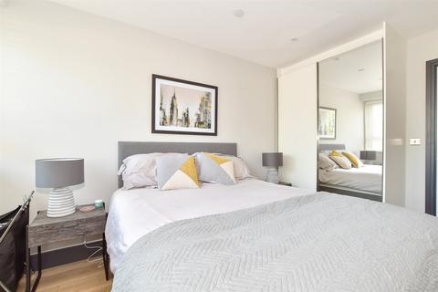 1 bedroom flat for sale, Wood Street, East Grinstead, West Sussex