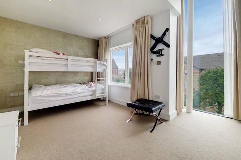 4 bedroom house to rent, Wycliffe Road, Battersea, London, SW11