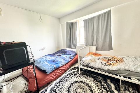 2 bedroom flat for sale, Snells Park, London N18