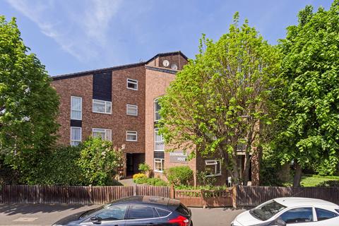 3 bedroom flat for sale, Eisenhower House, 12 Vicarage Road, Hampton Wick, Kingston upon Thames KT1