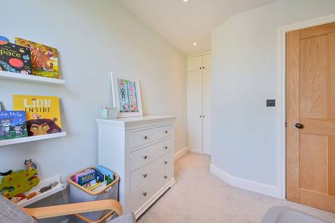 33 Oaklands Road, London, W7 2DP