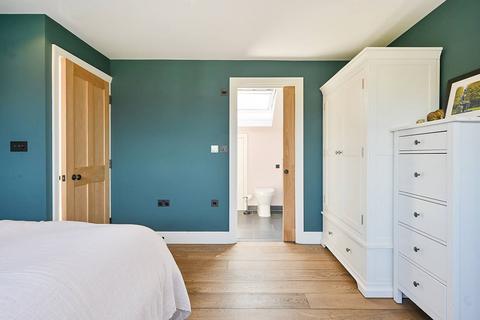 33 Oaklands Road, London, W7 2DP